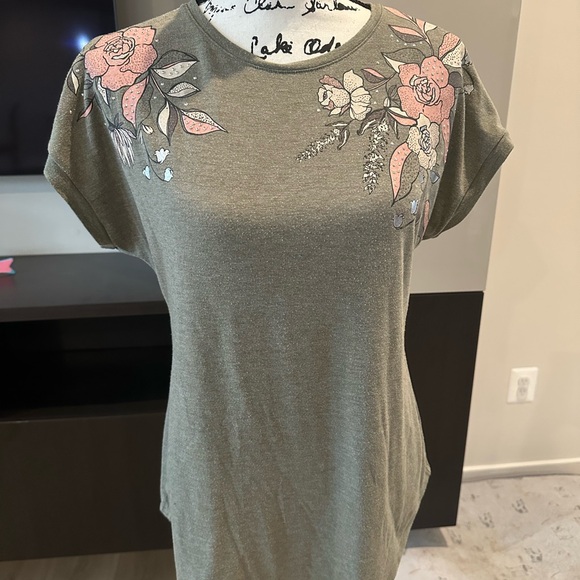 Apt. 9 Tops - Olive Green Floral Short Sleeve Tee SIZE SMALL